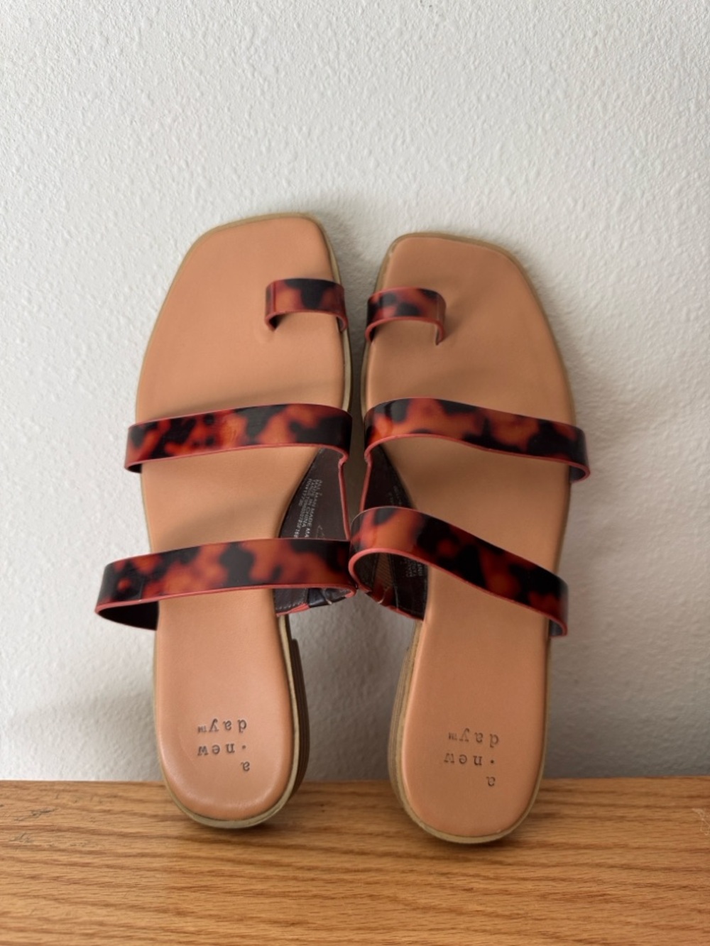 Women’s Flat Sandals - Tan and Tortoiseshell - US Size 7